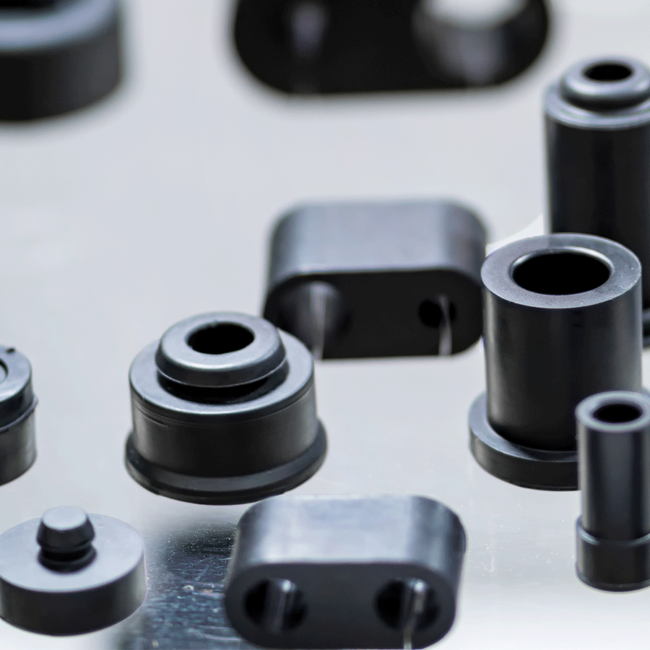 Zdjęcie przedstawia małe gumowe części, które są wykorzystywane w różnych urządzeniach.